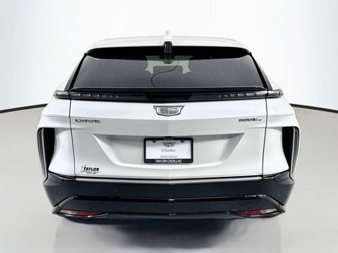 Used 2024 Cadillac Lyriq Luxury AWD/4WD image 6