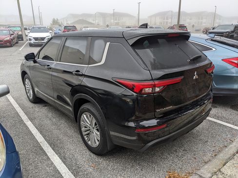 Used 2023 Mitsubishi Outlander ES image 10