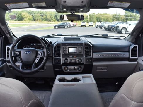 Used 2019 Ford F350 XLT image 4