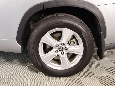 Used 2023 Toyota Highlander LE image 18