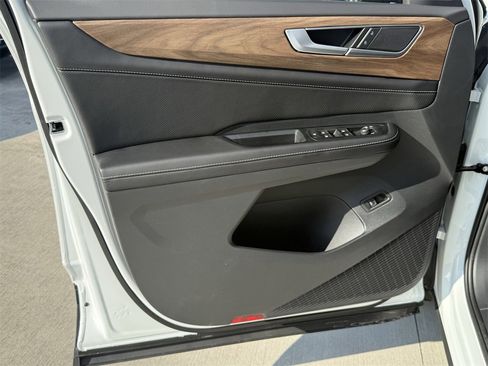 New 2026 Volkswagen Atlas SE image 10