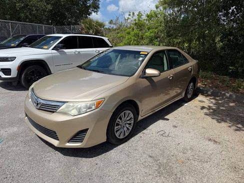Used 2012 Toyota Camry FWD image 6