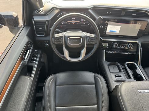 Used 2025 GMC Sierra 2500 Denali AWD/4WD image 11