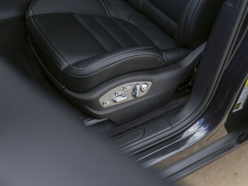 New 2026 Porsche Macan T AWD/4WD image 15