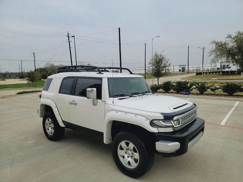 Used 2012 Toyota FJ Cruiser 4WD w/ Convenience Pkg image 2