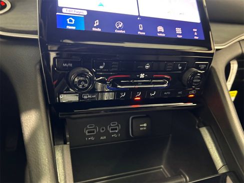 New 2025 Jeep Grand Cherokee Limited image 23