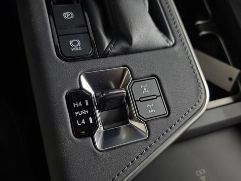 Used 2024 Lexus GX 550 AWD/4WD image 17