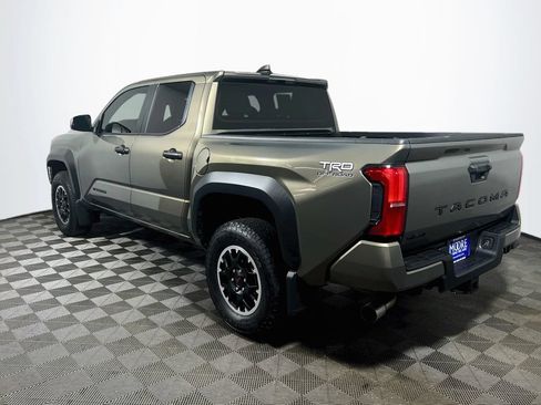 Certified 2025 Toyota Tacoma TRD Off-Road AWD/4WD image 5