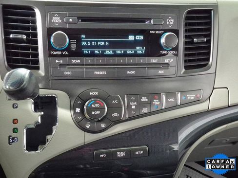 Used 2011 Toyota Sienna SE image 17