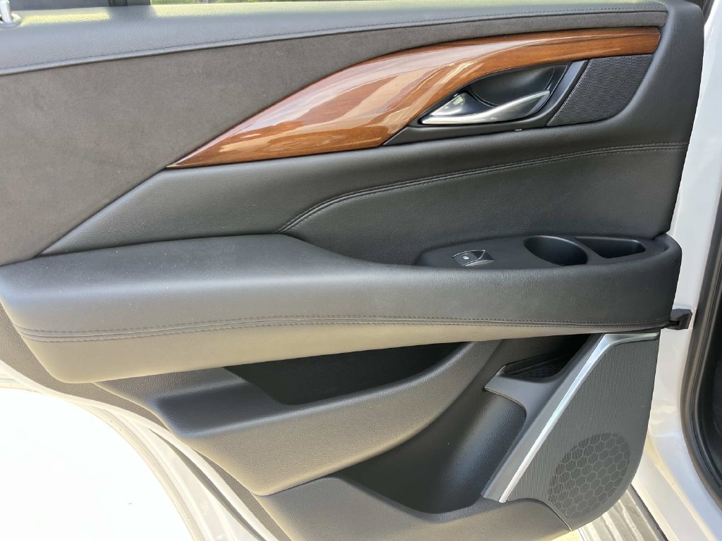 Used 2020 Cadillac Escalade Luxury AWD/4WD image 21