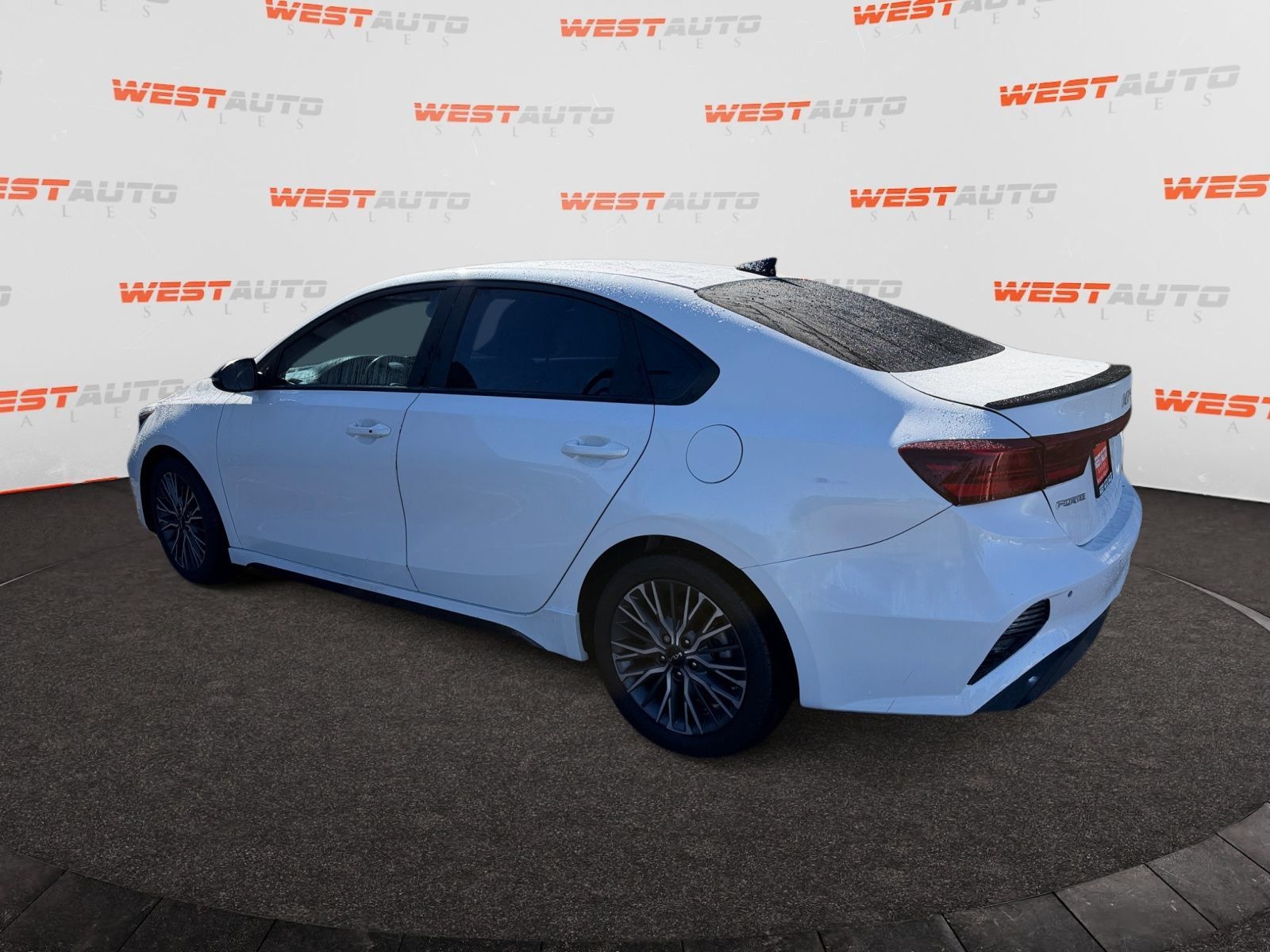 Used 2023 Kia Forte GT-Line FWD image 3