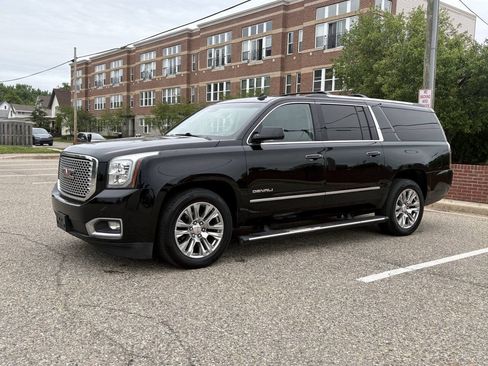 Used 2015 GMC Yukon XL Denali w/ Touring Package AWD/4WD image 21