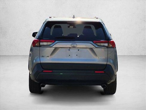 Used 2021 Toyota RAV4 XLE FWD image 6