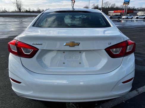 Used 2018 Chevrolet Cruze LT w/ Convenience Package image 5