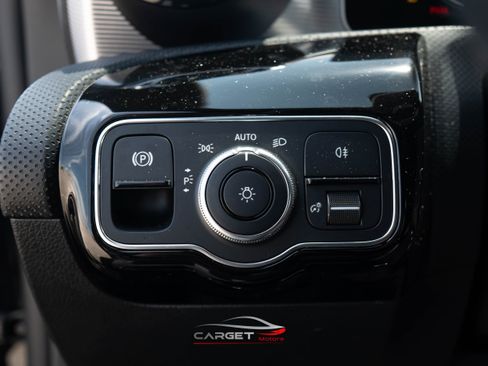 Used 2020 Mercedes-Benz CLA 250 w/ Premium Package image 38