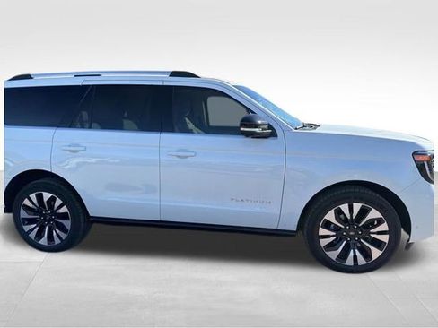 Used 2025 Ford Expedition Platinum w/ Driver's Package image 10