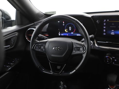 Used 2024 Chevrolet Trax RS FWD image 15