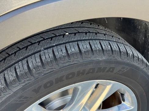 Used 2017 Ford Explorer XLT w/ Equipment Group 202A AWD/4WD image 40