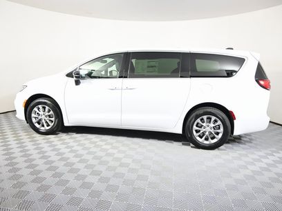 New 2026 Chrysler Pacifica Select