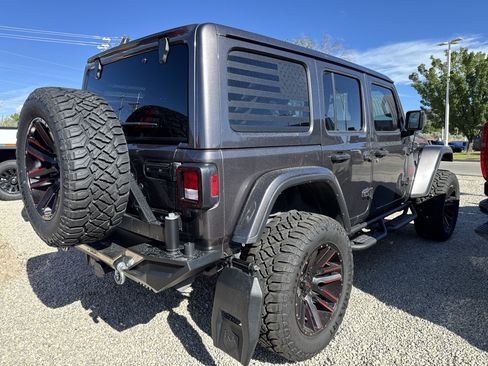 Used 2021 Jeep Wrangler Unlimited Rubicon AWD/4WD image 3
