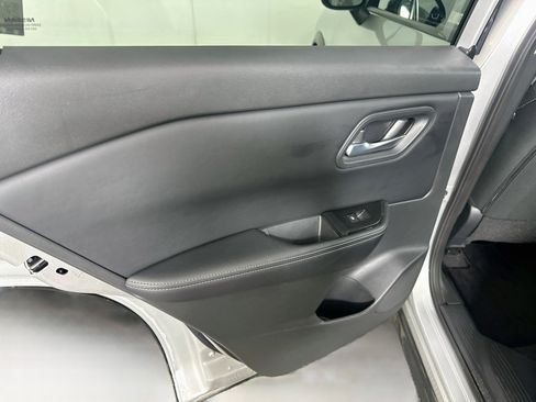 Used 2025 Nissan Rogue SV FWD image 25