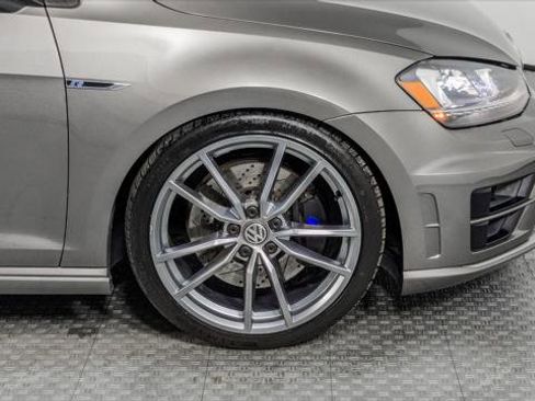 Used 2017 Volkswagen Golf R 4-Door image 32