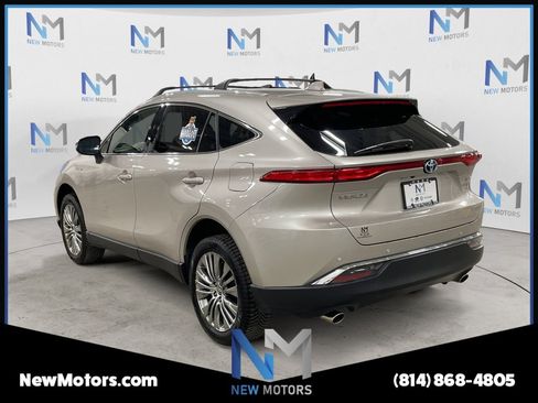 Used 2021 Toyota Venza XLE w/ Softex Package image 3