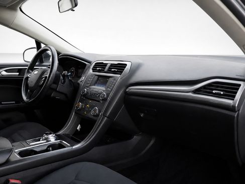 Used 2017 Ford Fusion SE FWD image 22