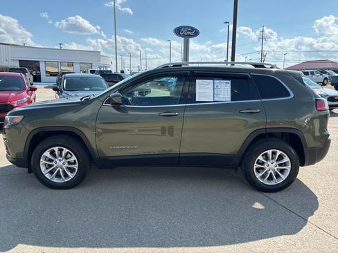 Used 2019 Jeep Cherokee Latitude w/ Popular Appearance Group image 4