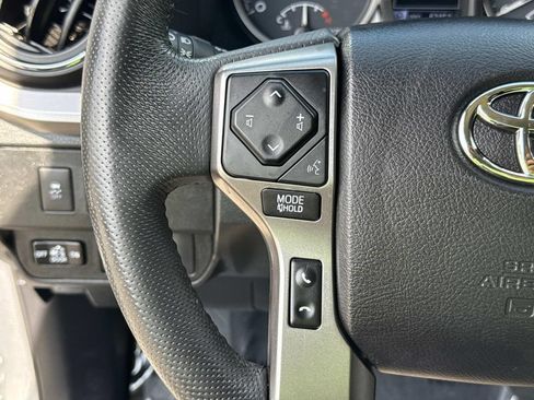 Used 2021 Toyota Tacoma SR5 RWD image 38