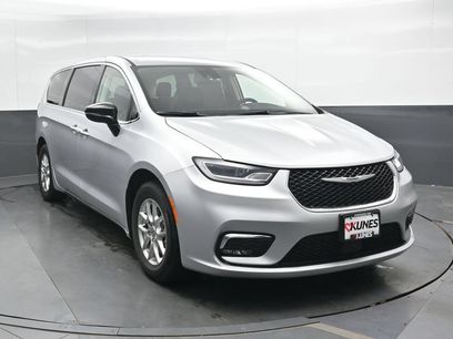 Used 2024 Chrysler Pacifica Touring-L