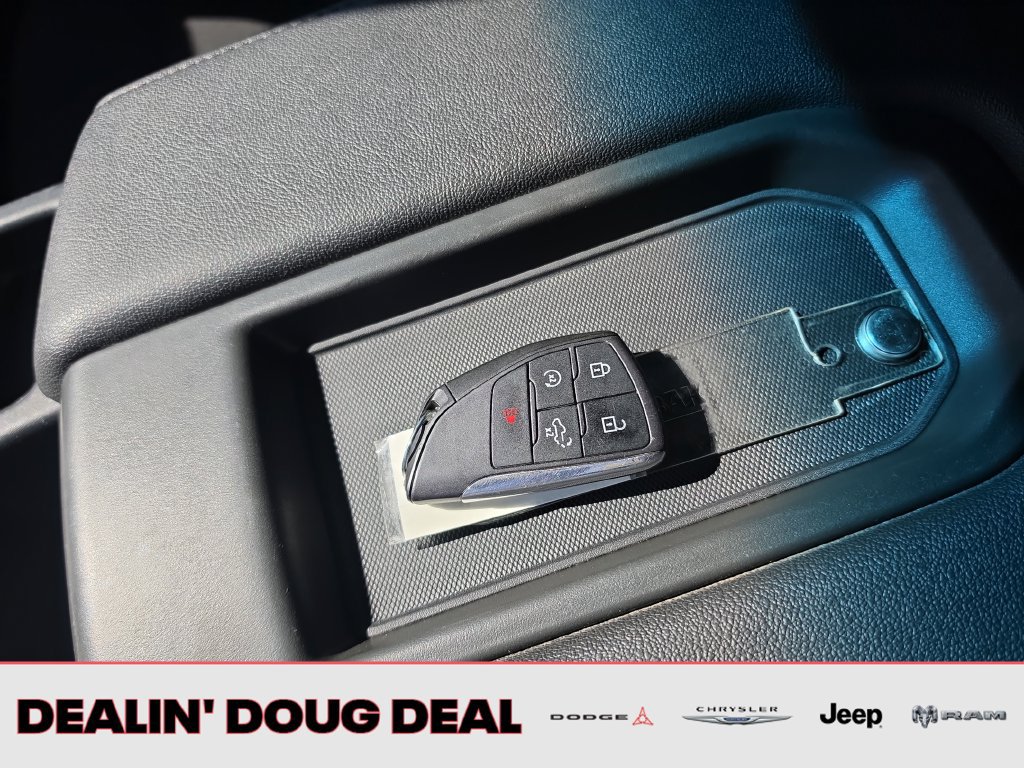 Used 2025 Chevrolet Silverado 1500 LT AWD/4WD image 29
