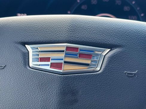 Used 2022 Cadillac Escalade Premium Luxury AWD/4WD image 18