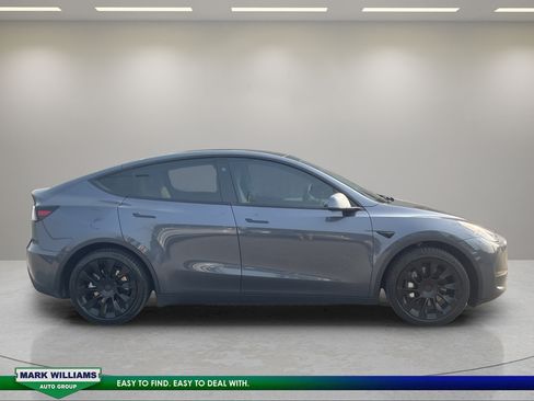 Used 2023 Tesla Model Y Long Range AWD/4WD image 3