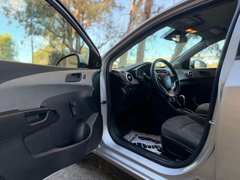 Used 2020 Chevrolet Sonic LT image 2