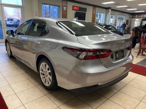 Used 2023 Toyota Camry LE image 5