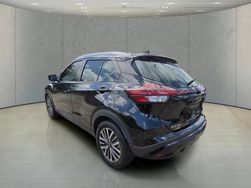 Used 2023 Nissan Kicks SV FWD image 3