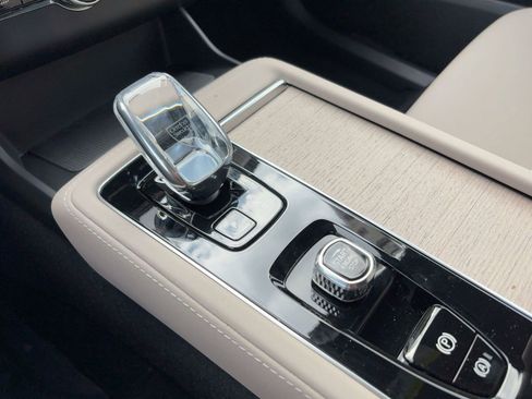 New 2026 Volvo XC90 B5 Core w/ Protection Package image 17