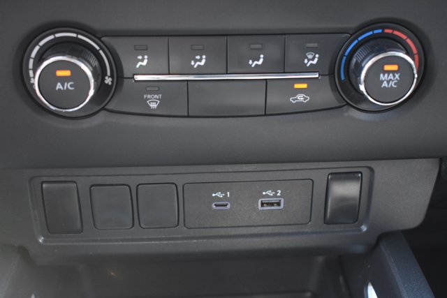 Used 2024 Nissan Frontier SV RWD image 25