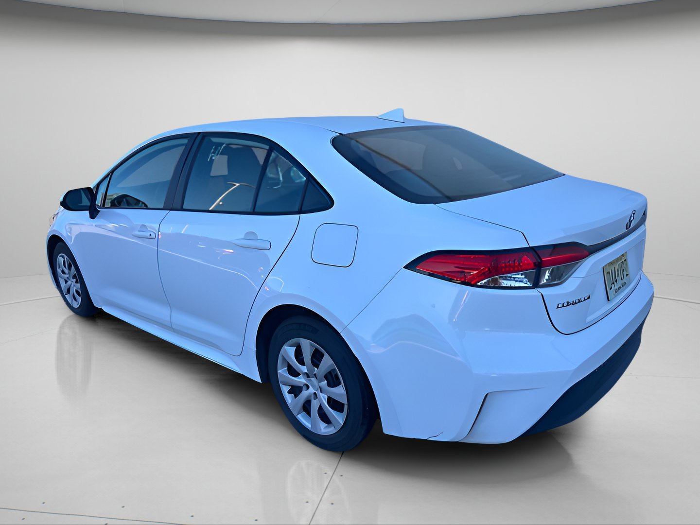 Used 2024 Toyota Corolla LE FWD image 8