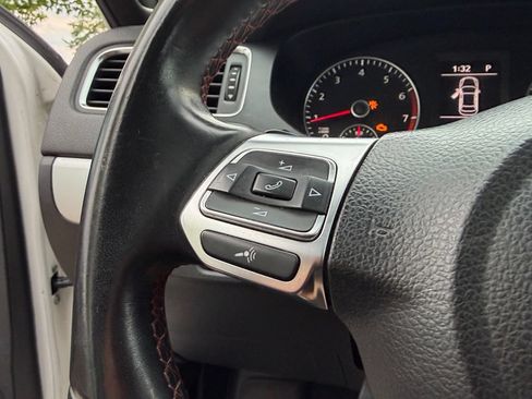 Used 2013 Volkswagen Jetta GLI FWD image 15