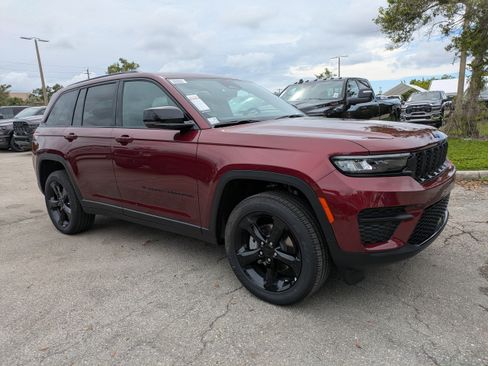 New 2025 Jeep Grand Cherokee Altitude image 3