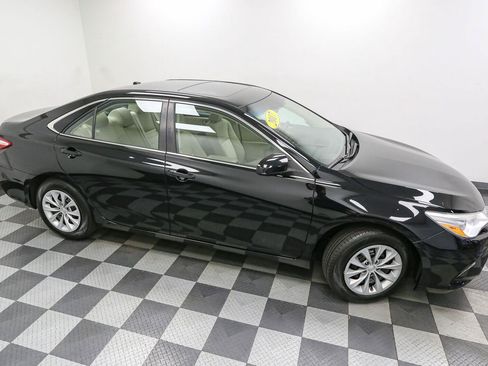 Used 2017 Toyota Camry LE w/ Moonroof Package FWD image 5