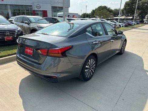 Certified 2025 Nissan Altima 2.5 SV FWD image 6