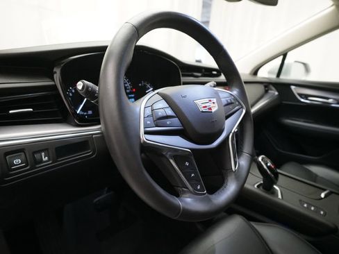 Used 2018 Cadillac XT5 Luxury w/ Driver Awareness Package AWD/4WD image 8