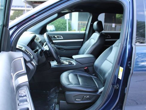 Used 2017 Ford Explorer XLT w/ Equipment Group 202A FWD image 14