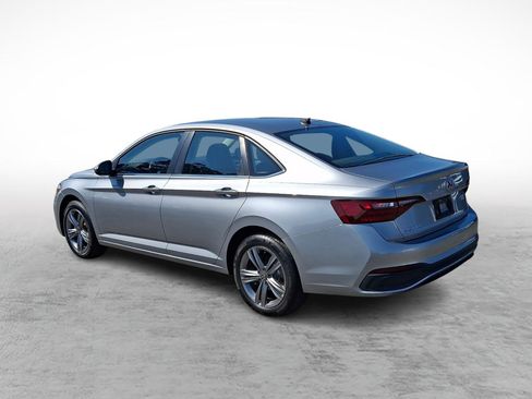Used 2023 Volkswagen Jetta SE FWD image 3