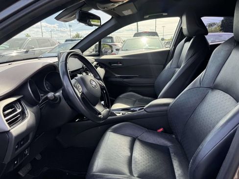 Used 2019 Toyota C-HR Limited FWD image 17