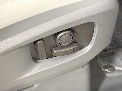 Certified 2025 Land Rover Defender 110 X-Dynamic SE AWD/4WD image 35
