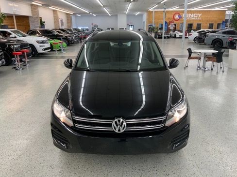Used 2016 Volkswagen Tiguan S image 4